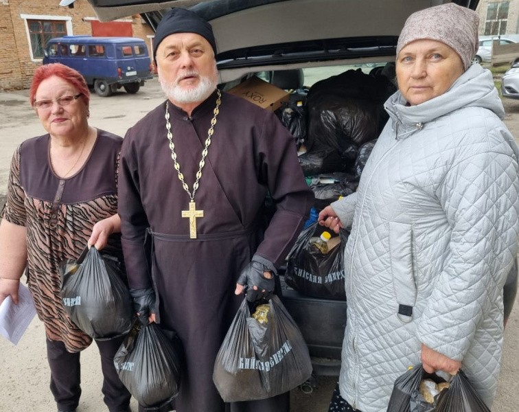 В Алтайском благочинии состоялась раздача продуктовых наборов нуждающимся 