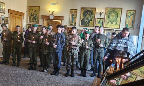 Воспитанники клуба юных пограничников «Силагор» села Алтайское молились на литие по погибшим в результате теракта  