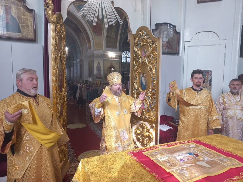 В Неделю 15-ю по Пятидесятнице епископ Серафим совершил Божественную литургию в Успенском кафедральном соборе 
