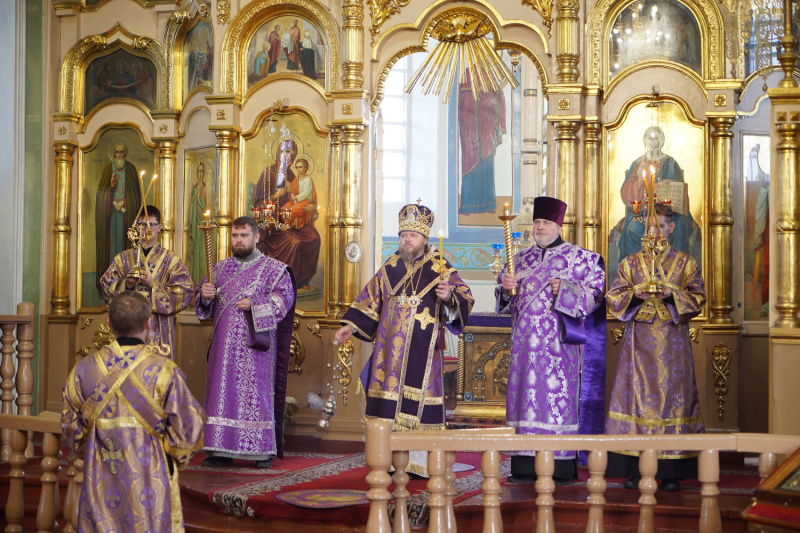 Епископ Серафим совершил всенощное бдение накануне Недели 4-й Великого поста