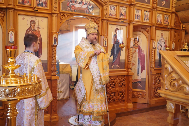 В Неделю 24-ю по Пятидесятнице епископ Серафим совершил Божественную литургию в храме святителя Николая Чудотворца поселка Басаргино Алтайского района