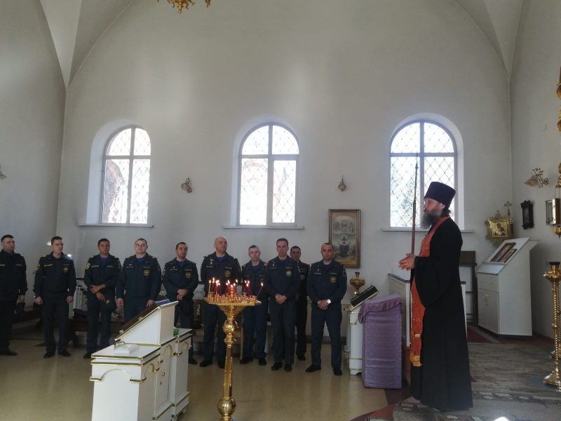 Руководитель отдела по взаимодействию с вооруженными силами и правоохранительными органами совершил молитву о упокоении сотрудников МЧС, погибших при исполнении служебных обязанностей  