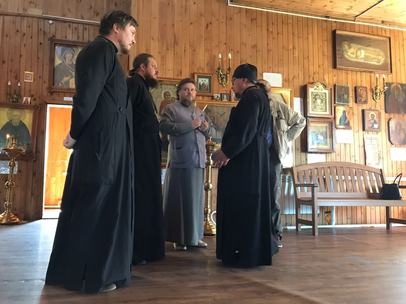 Преосвященный Серафим совершил рабочие поездки в Смоленское и Петропавловское благочиния