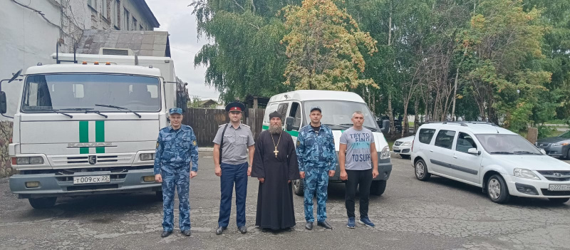 Помощник благочинного города Бийска по тюремному служению поздравил сотрудников транспортной службы уголовно-исполнительной системы с профессиональным праздником  