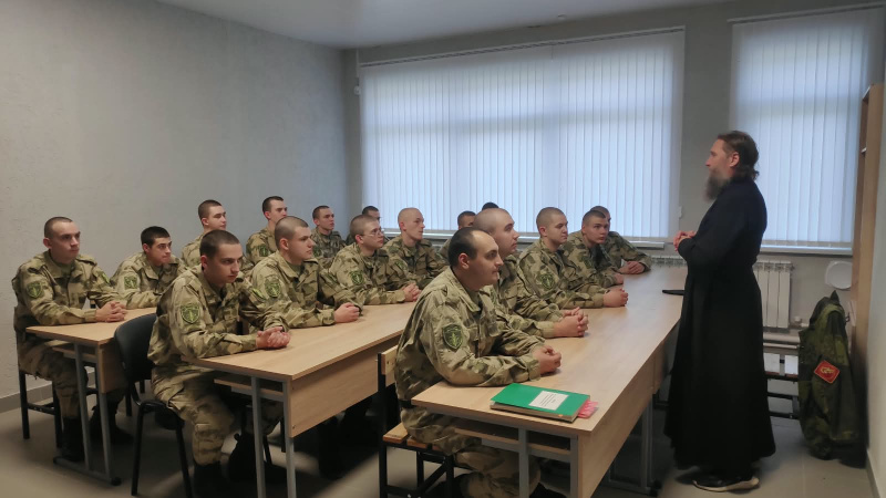 Руководитель отдела по взаимодействию с вооруженными силами и правоохранительными органами провел занятие в воинской части на тему «Русская Православная Церковь – история и современность»