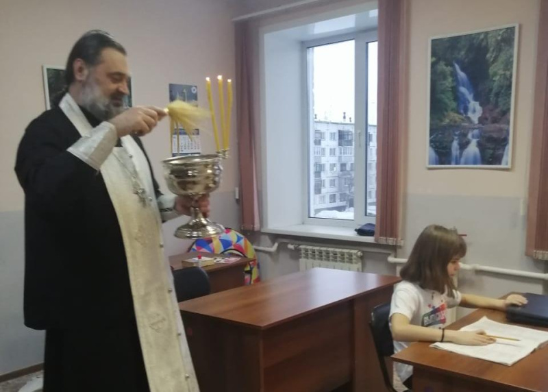 В праздник Крещения Господня в Первомайском освятили детское отделение больницы и Детский дом и Дом матери в городе Бийске