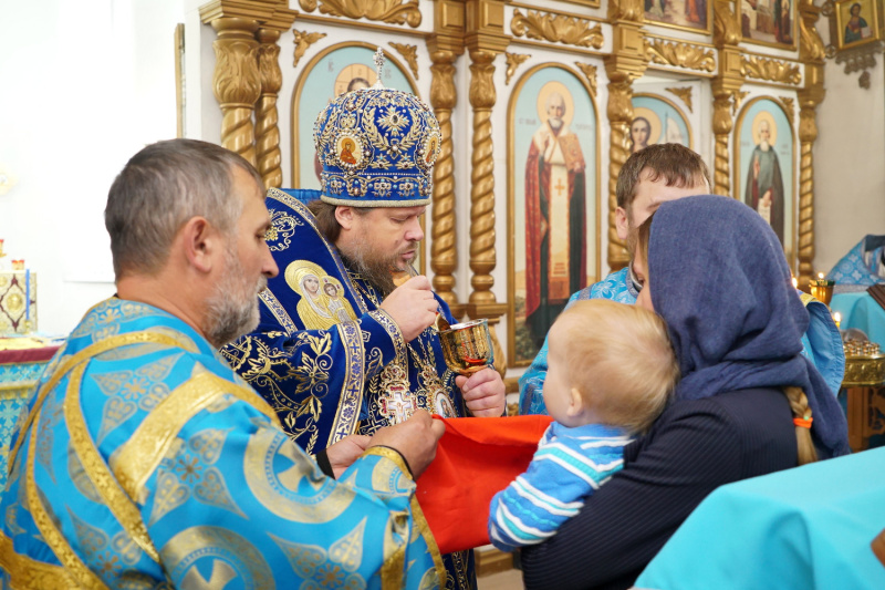 В праздник Рождества Пресвятой Богородицы епископ Серафим совершил Божественную литургию в храме святителя Николая Чудотворца села Солонешное