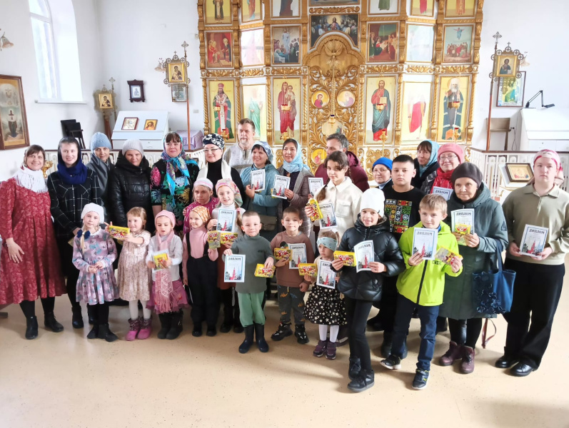 В храме Казанской иконы Божией Матери города Бийска прошло мероприятие в честь престольного праздника и Дня народного единства  