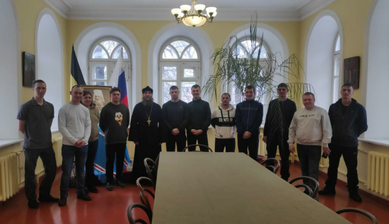Помощник благочинного города Бийска по тюремному служению иерей Димитрий Камбалин провел занятие воскресной школы в исправительном центре колонии поселения №2, посвященное Дню православной книги 
