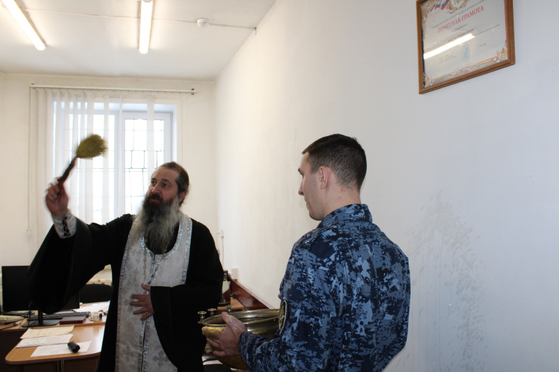 В праздник Крещения Господня руководитель отдела по взаимодействию с пенитенциарными учреждениями совершил чин великого освящения воды в СИЗО-2 УФСИН России по Алтайскому краю  