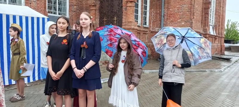 На территории храма Казанской иконы Божией Матери города Бийска прошло праздничное мероприятие, посвященное Дню Победы