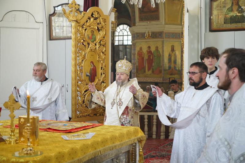 В праздник Рождества Иоанна Предтечи епископ Серафим совершил Божественную литургию в Успенском кафедральном соборе