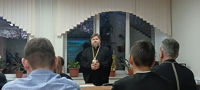 В Белокурихе состоялась встреча епископа Серафима со студентами на тему: «Древние монашеские традиции и современность» 