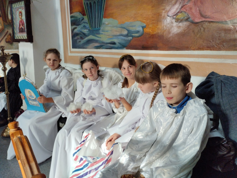 В храме Покрова Пресвятой Богородицы села Целинное состоялся спектакль детской воскресной школы и мастер-класс по изготовлению открыток