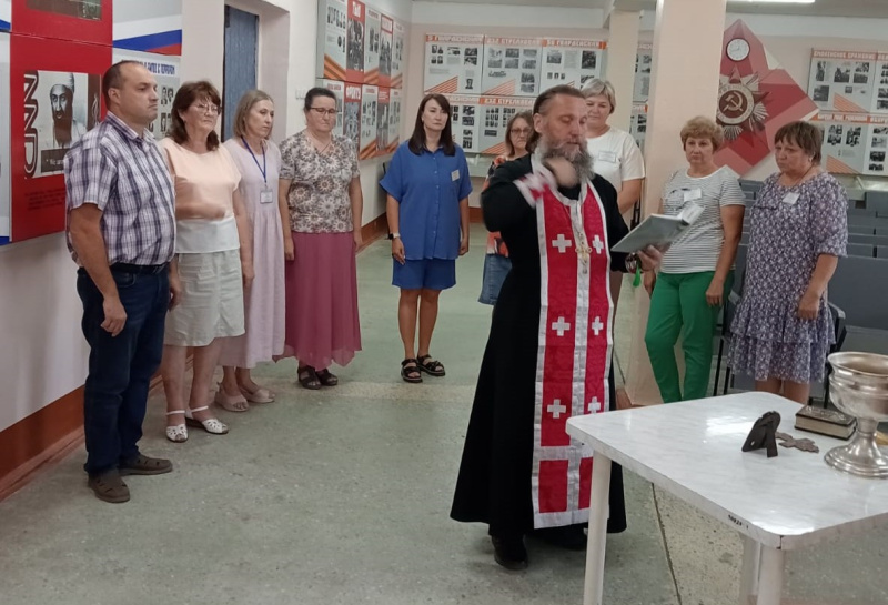 Руководитель отдела по взаимодействию с вооруженными силами и правоохранительными органами совершил молебен в военном комиссариате города Бийска  