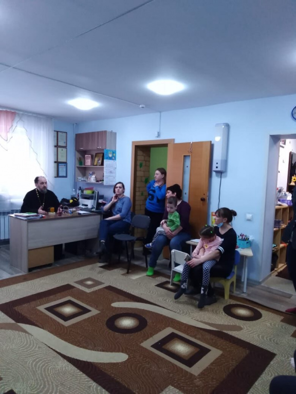 Руководитель Отдела по социальной помощи и церковной благотворительности Бийской епархии провел встречу в Православном клубе для «Детей-Ангелов»