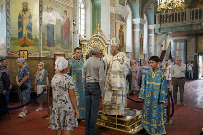 Накануне Недели 4-й по Пятидесятнице епископ Серафим совершил всенощное бдение в Успенском кафедральном соборе
