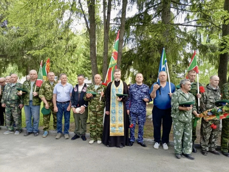 Благочинный Троицкого округа принял участие в праздновании Дня пограничника в селе Троицкое 