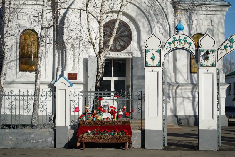 Возле Успенского кафедрального собора создан мемориал в память о жертвах теракта в Красногорске 