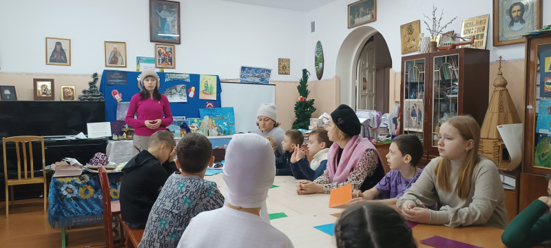 В воскресной школе Покровского храма Свято-Макарьевской монашеской общины стартовал проект «Святые – наши великие помощники на пути к Царствию Небесному»