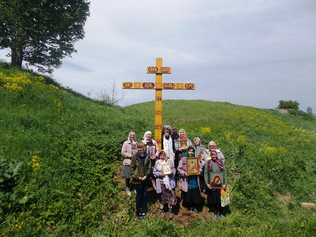 В селе Ненинка Солтонского района установлен поклонный крест на святом источнике
