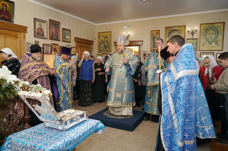 Накануне дня празднования иконы Божией Матери «Всех скорбящих Радость» епископ Серафим совершил вечернее богослужение в храме Покрова Пресвятой Богородицы села Алтайское 
