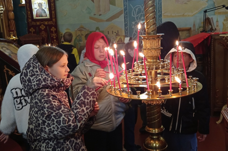 Настоятель храма преподобного Сергия Радонежского села Верх-Катунское провел беседу со школьниками 