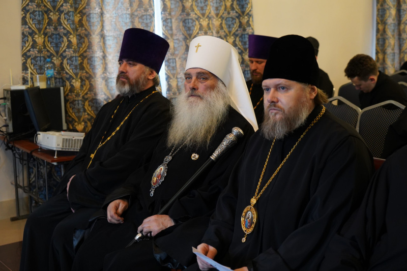 Епископ Серафим принял участие в круглом столе, посвященном 100-летию со дня преставления святителя Тихона, Патриарха Московского  