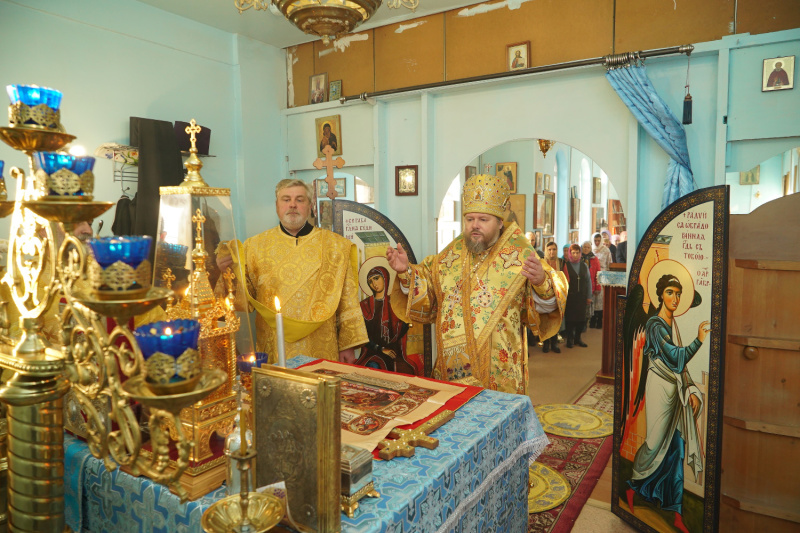 В Неделю 24-ю по Пятидесятнице епископ Серафим совершил Божественную литургию в храме Казанской иконы Божией Матери села Советское