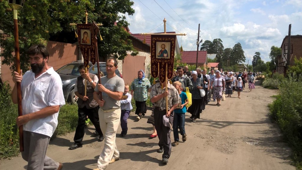 Крестный ход к источнику Тихвинской иконы Божией Матери поселка Боровой