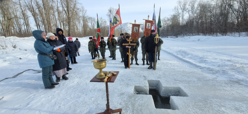 В праздник Крещения Господня в селе Алтайское состоялся крестный ход на Иордань и совершен чин Великого освящения воды  