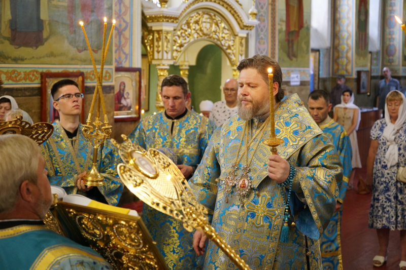 Накануне Недели 5-й по Пятидесятнице епископ Серафим совершил всенощное бдение в Успенском кафедральном соборе