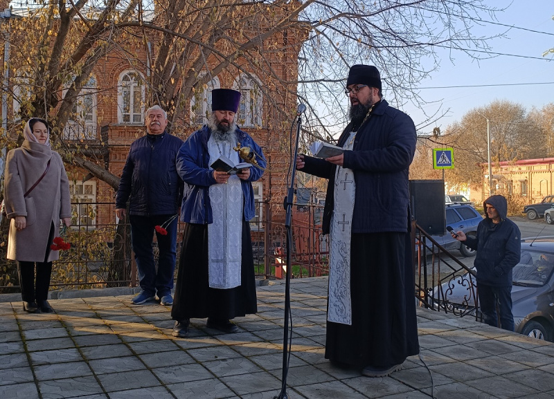 Представители бийского духовенства приняли участие в чествовании Дня памяти жертв политических репрессий 