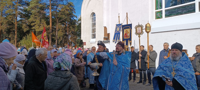 В храме Покрова Пресвятой Богородицы Свято-Макарьевской монашеской общины города Бийска прошел престольный праздник