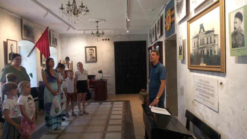 10 июля учащиеся воскресной школы Успенского кафедрального собора г. Бийска посетили Выставку фронтовых реликвий Музея Алтайской Духовной Миссии