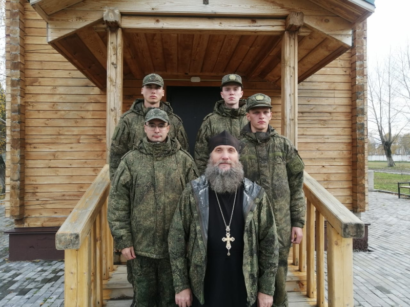 В праздник Покрова Пресвятой Богородицы руководитель отдела по взаимодействию с вооруженными силами и правоохранительными органами совершил молебен в гарнизонной часовне 