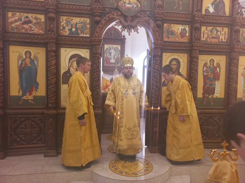 В Неделю 32-ю по Пятидесятнице епископ Серафим совершил Божественную литургию в храме села Бочкари