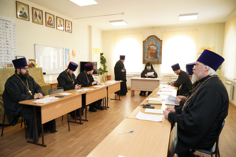 Под председательством епископа Бийского и Белокурихинского Серафима  прошло заседание Епархиального совета