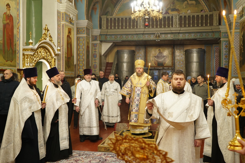 Накануне праздника Обрезания Господня епископ Серафим совершил всенощное бдение в Успенском кафедральном соборе