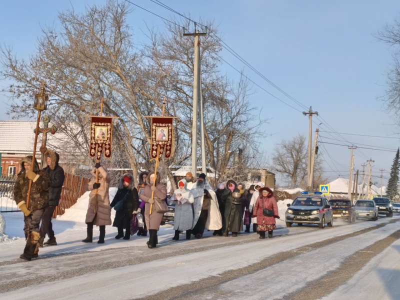 В праздник Святого Богоявления в селе Смоленское состоялся крестный ход на Иордань и совершен чин Великого освящения воды