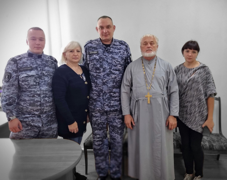 В селе Алтайское состоялась встреча священника с сотрудниками Вневедомственной охраны