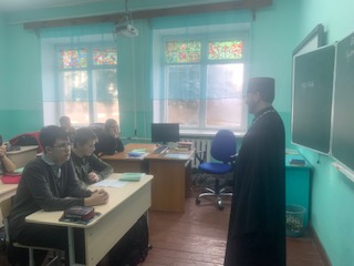  В Красногорском благочинии священник провел историческое занятие в сельской школе  
