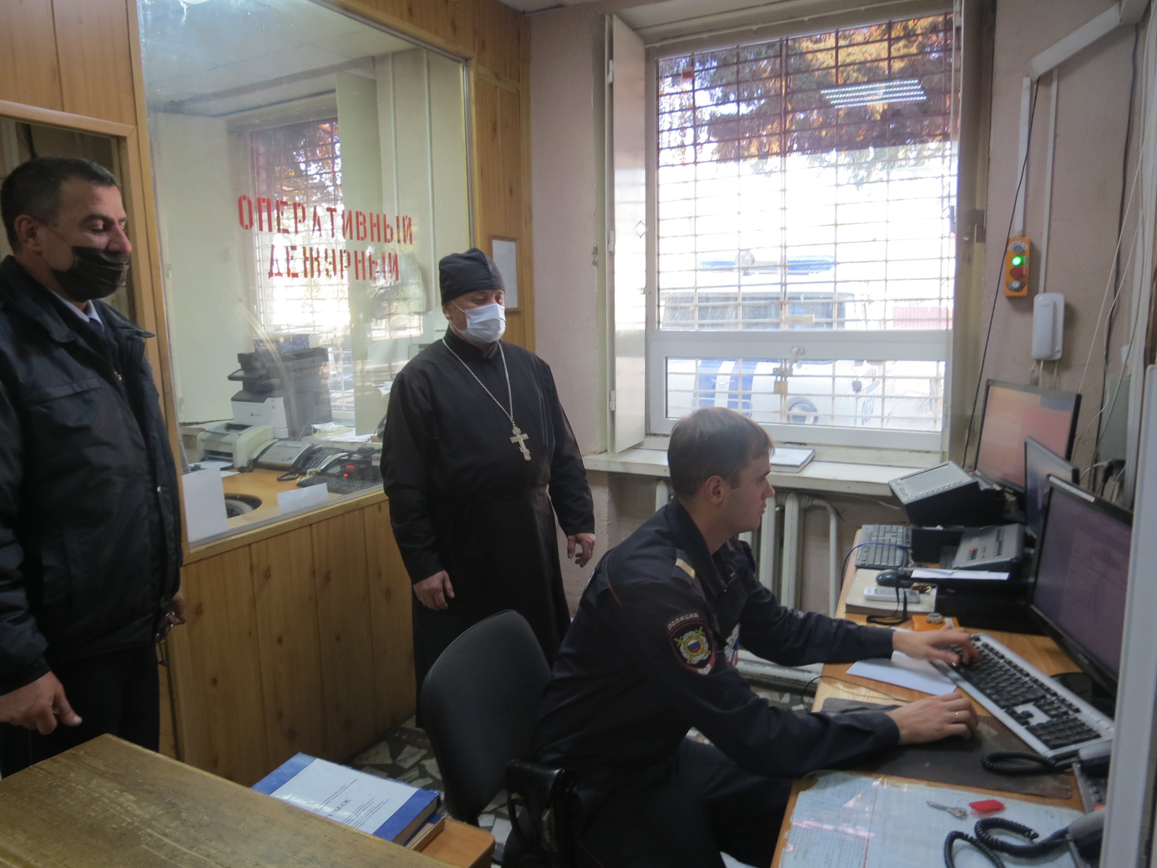 охрана и конвоирование. полк охраны и конвоирования подозреваемых и обвиняемых. полицейский конвой. полицейский конвомр мад. конвоирование подозреваемых и обвиняемых.