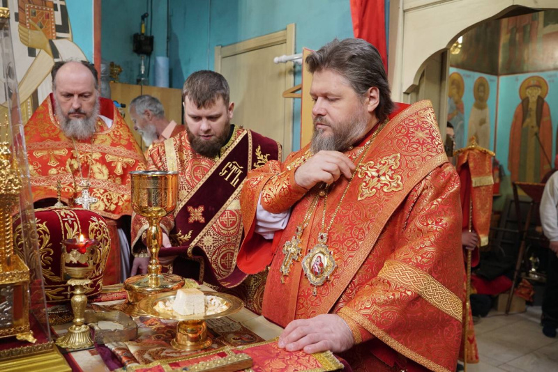 В среду Светлой седмицы епископ Серафим совершил Божественную литургию в храме святителя Николая Чудотворца города Белокурихи  