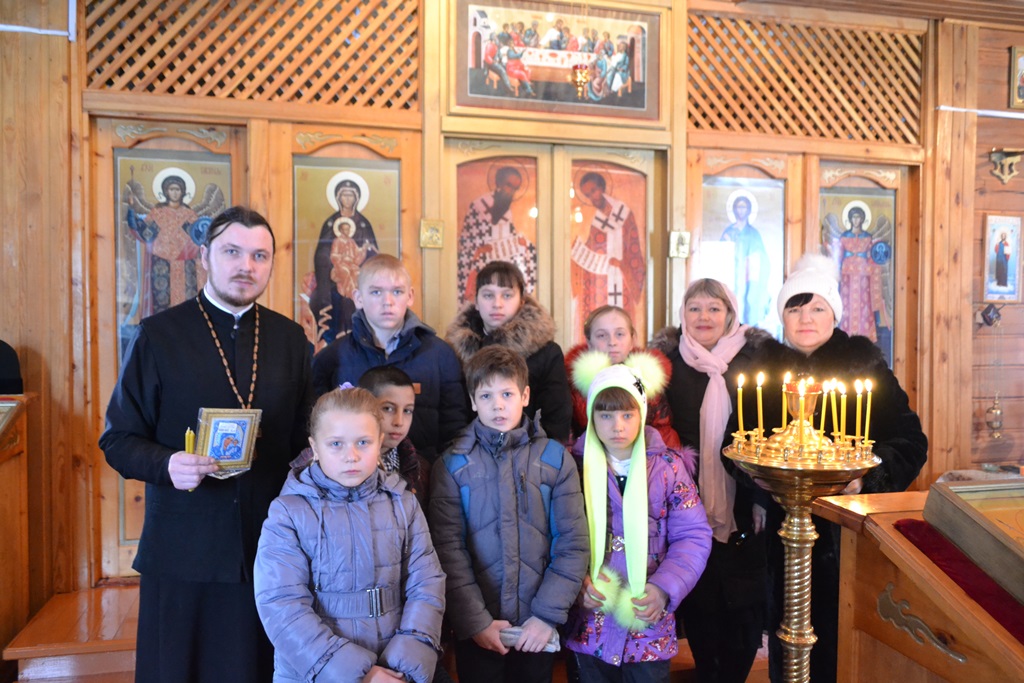 В преддверии праздника Рождества Христова  школьники побывали в православном  храме села Нижнекаменка