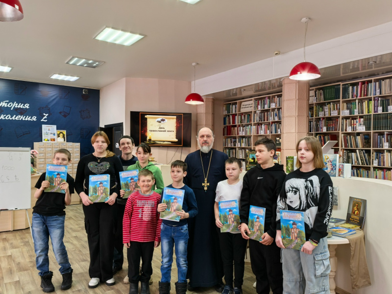 Руководитель отдела социального служения и церковной благотворительности провел просветительское мероприятие в Бийской библиотеке семейного чтения 