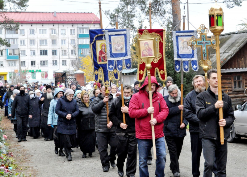 Престольный праздник в Покровском храме Свято-Макарьевской мужской общины города Бийска 