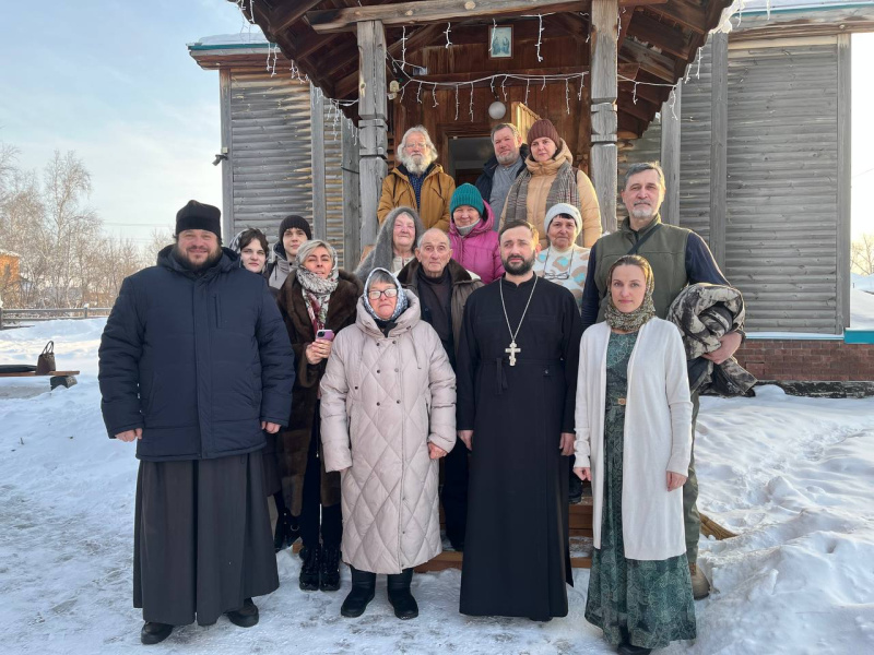 Прихожане и настоятель храма святителя Макария Алтайского села Лесное совершили паломническую поездку на престольный праздник в храм мученицы Татианы села Новотырышкино 