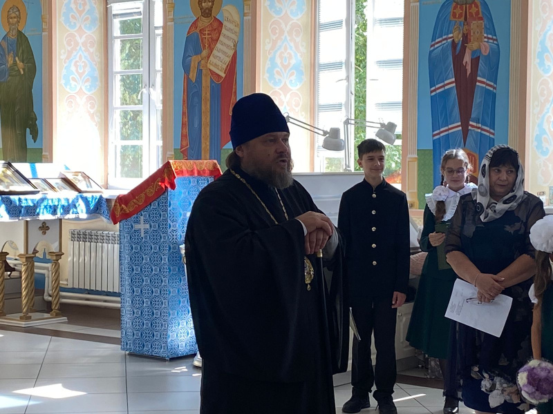 Епископ Серафим обратился с напутственным словом к учащимся Православной школы 
