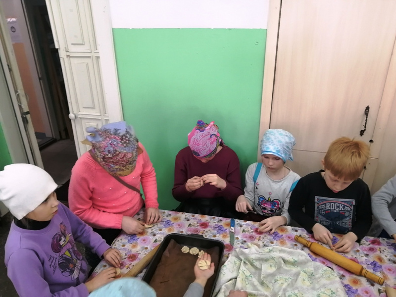 В воскресной школе храма Покрова Пресвятой Богородицы Свято-Макарьевской мужской монашеской общины города Бийска прошло занятие, посвященное памяти сорока Севастийских мучеников